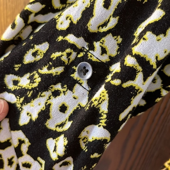 Rock & Republic black/ white outlined in neon green patterned blouse. XXL NWT - Picture 5 of 8